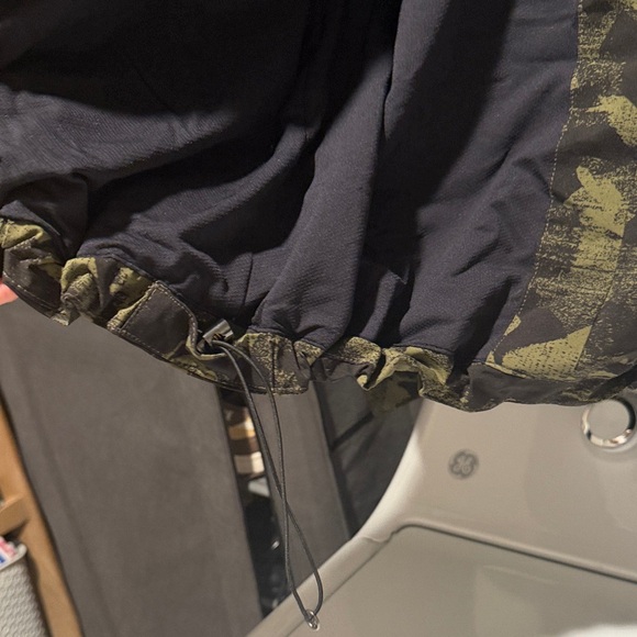 lululemon athletica Green Camouflage Utility Jacket - Picture 6 of 11